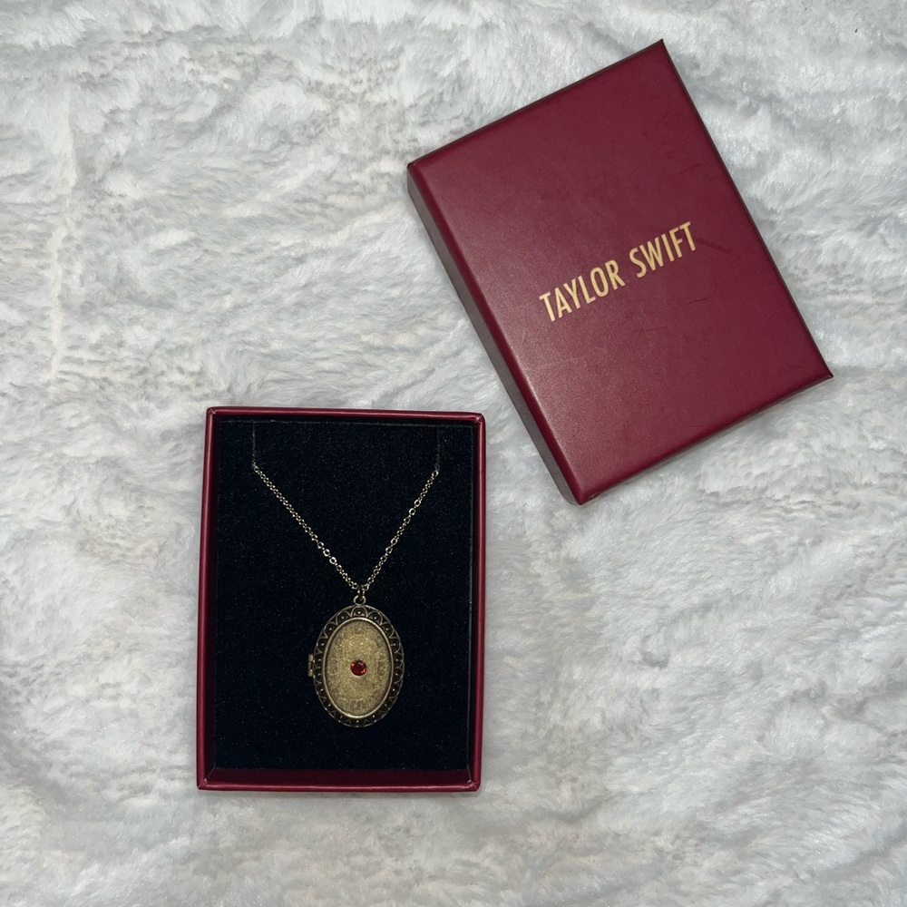 Taylor swift necklace